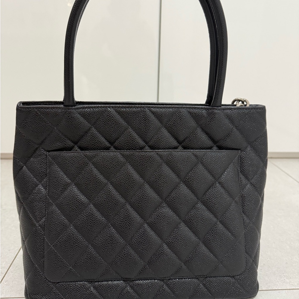 Chanel Medallion Black Quilted Tote Bag Caviar Leather - Picture 3 of 12
